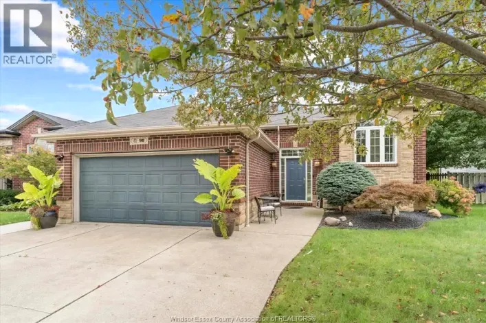 98 HAZEL CRESCENT, Kingsville