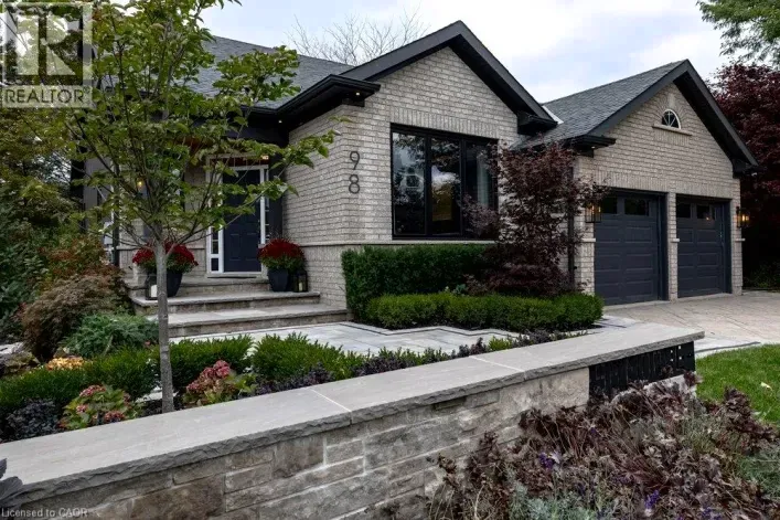 98 MOORE Crescent, Ancaster