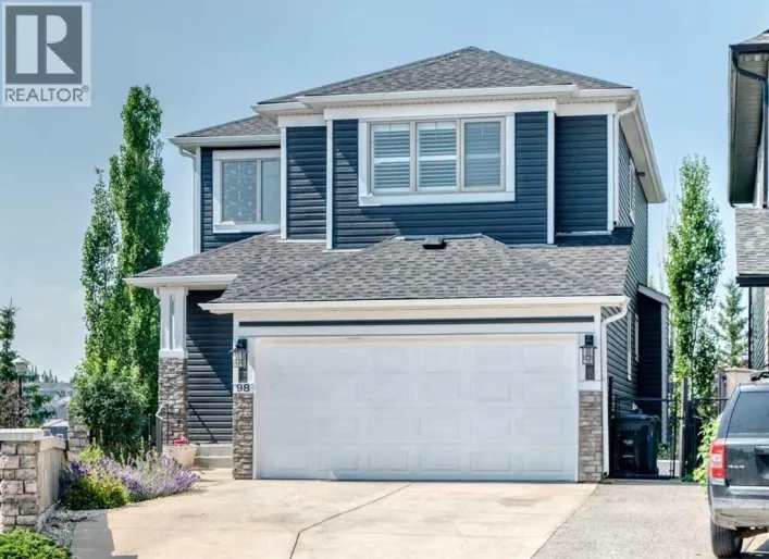 House for sale: 98 Panamount Villas NW, Calgary