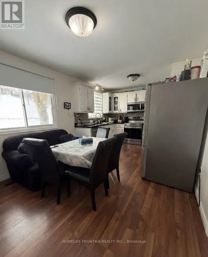 98 THE QUEENSWAY SOUTH AVENUE S, Georgina