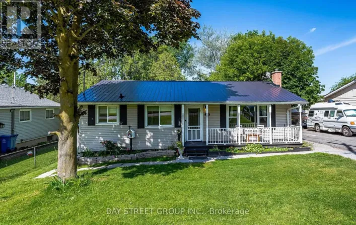 98 THE QUEENSWAY SOUTH AVENUE S, Georgina