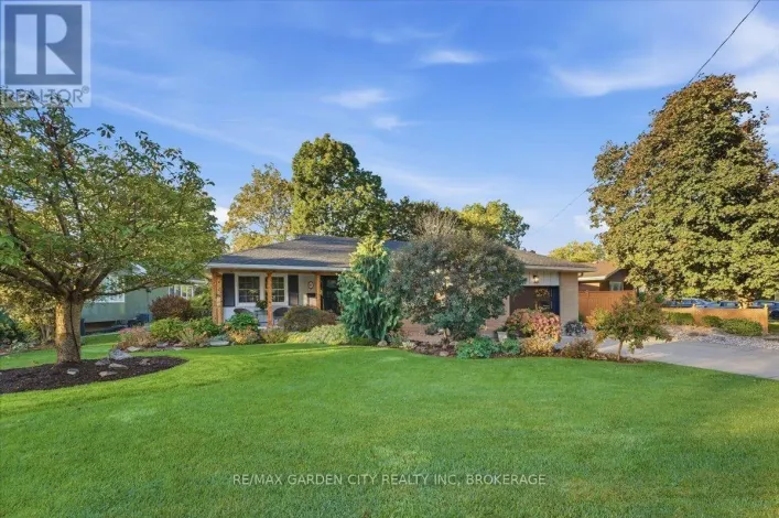 House for sale: 98 VILLAGE ROAD, St. Catharines