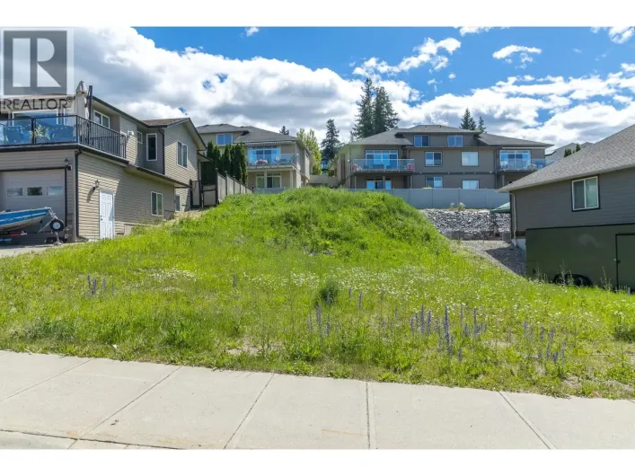 980 17 Street SE, Salmon Arm