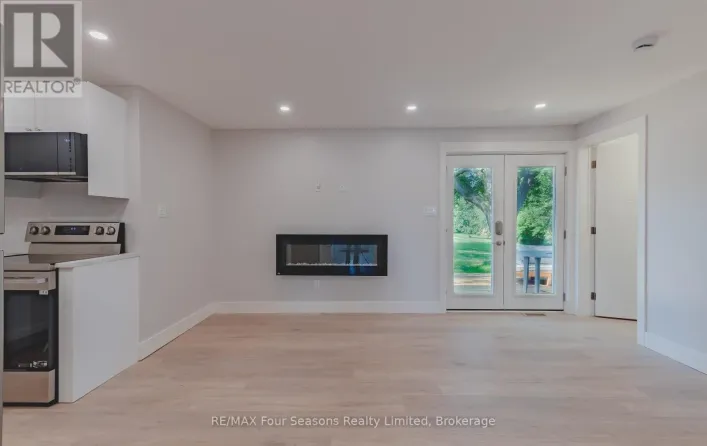 9811 BEACHWOOD ROAD, Collingwood