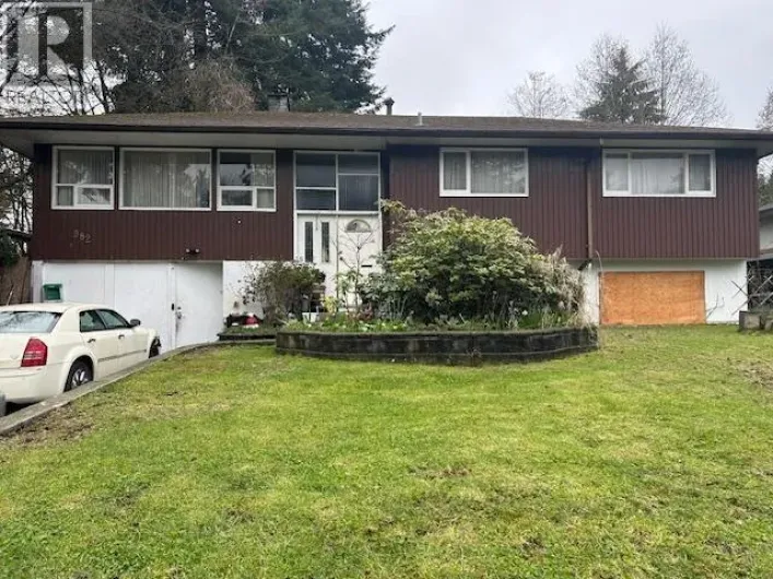 982 LYNN VALLEY ROAD, North Vancouver