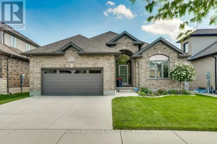 982 MEDWAY PARK DRIVE, London North