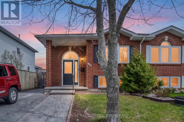 984 WATERBURY CRESCENT, Kingston