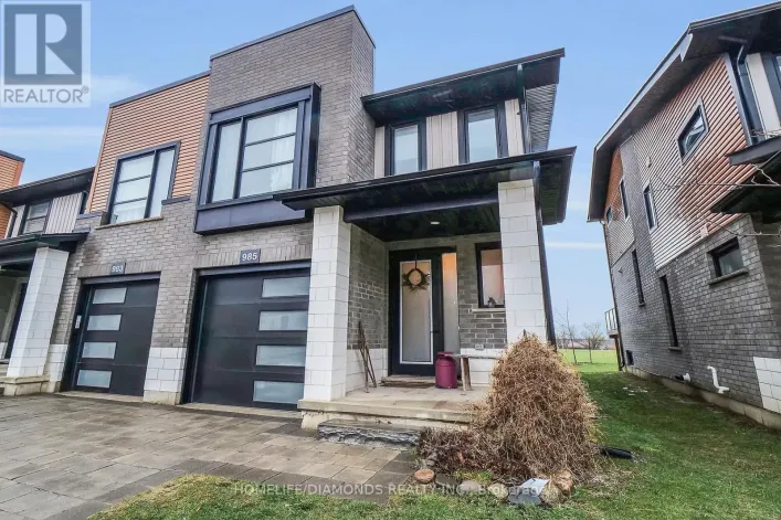 985 WEST VILLAGE SQUARE, London North