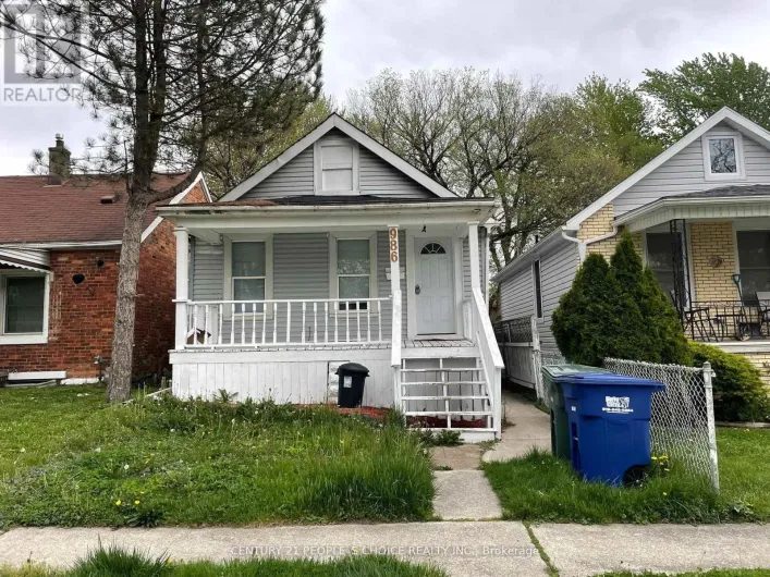 986 BRIDGE AVENUE, Windsor