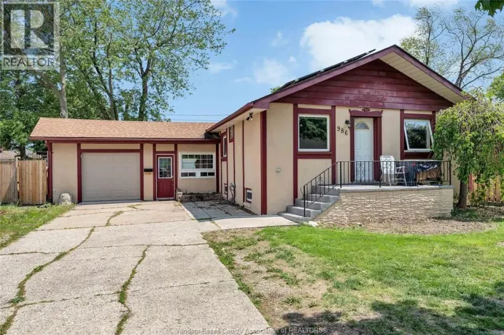 986 EASTLAWN, Windsor