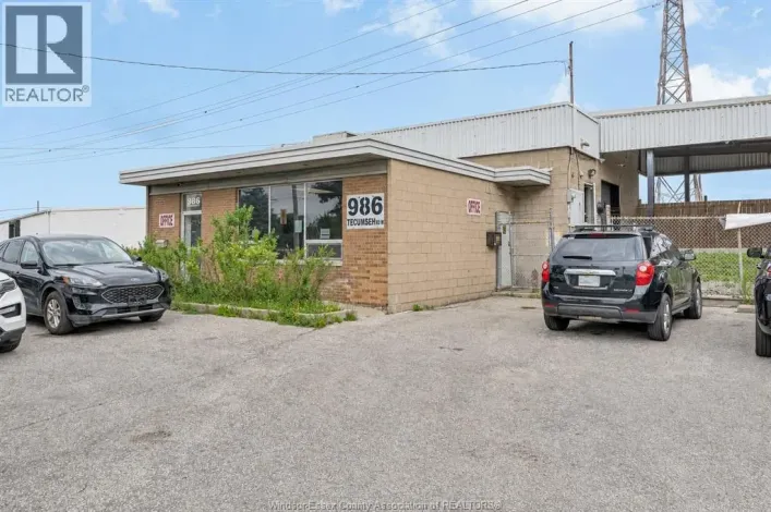 986 TECUMSEH ROAD West, Windsor