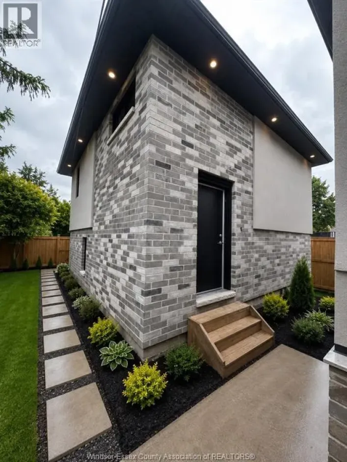 987 FORD BOULEVARD Unit# 3, Windsor