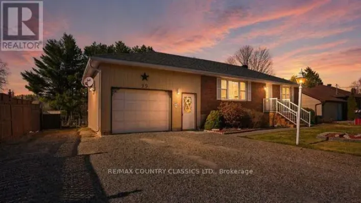 99 MAPLE STREET, Bancroft