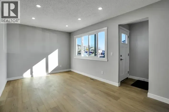 99 Penworth Close SE, Calgary