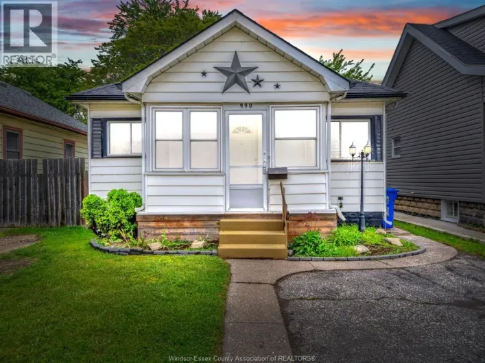 990 Campbell AVENUE, Windsor