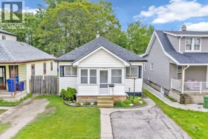 990 Campbell AVENUE, Windsor