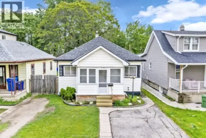 990 Campbell AVENUE, Windsor