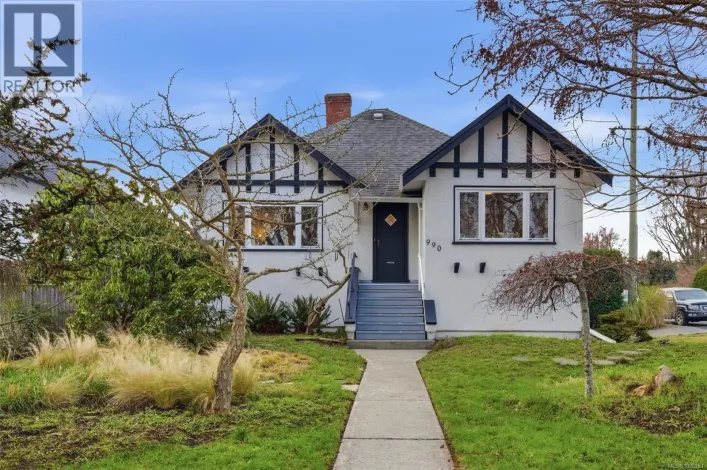 990 Hampshire Rd, Oak Bay