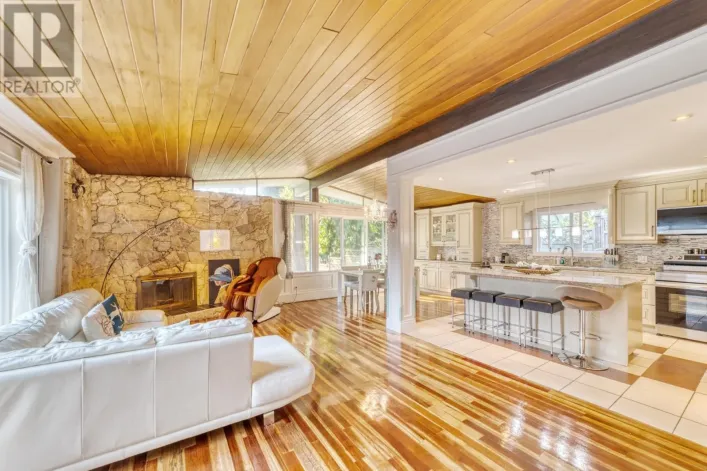 990 KINSAC STREET, Coquitlam