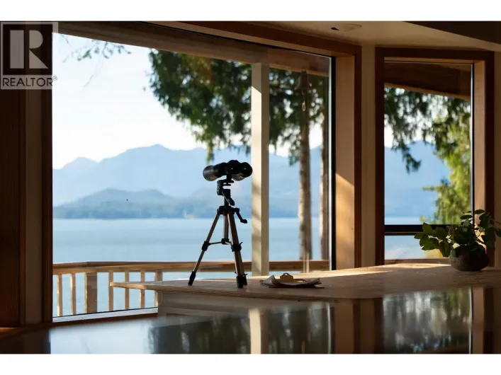 990 WINDJAMMER ROAD, Bowen Island