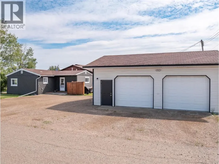 9901 2 Street, Dawson Creek