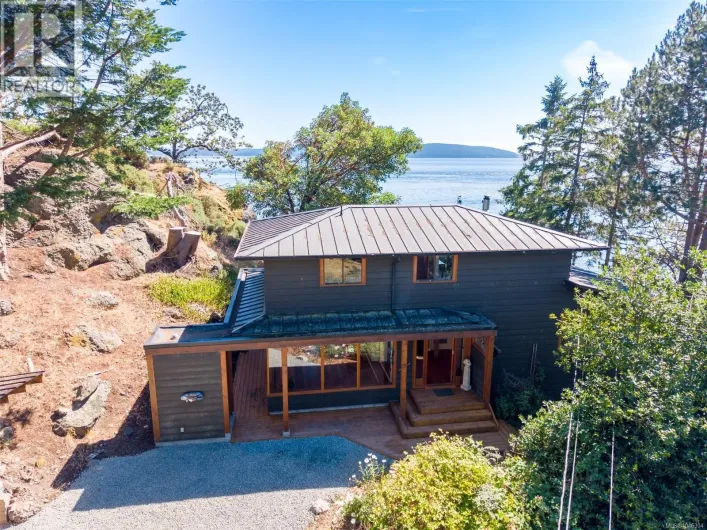 9919 Southlands Dr, Pender Island