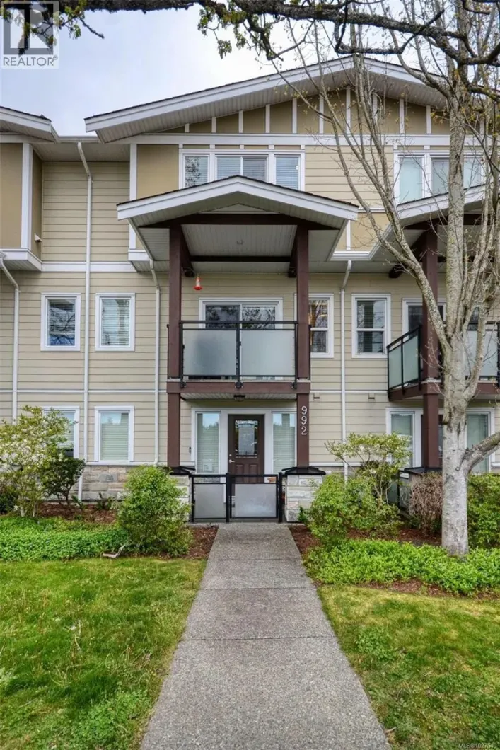 992 Dunford Ave, Langford