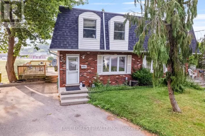 992 EAGLE COURT, London South