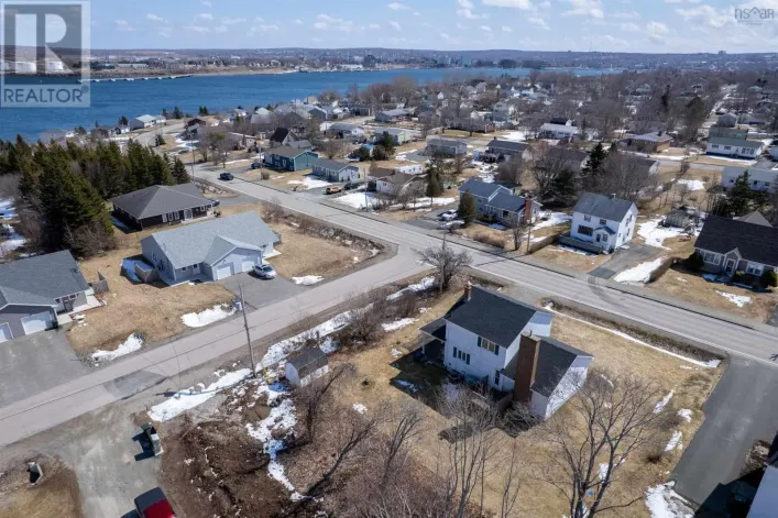 992 Westmount Road, Westmount