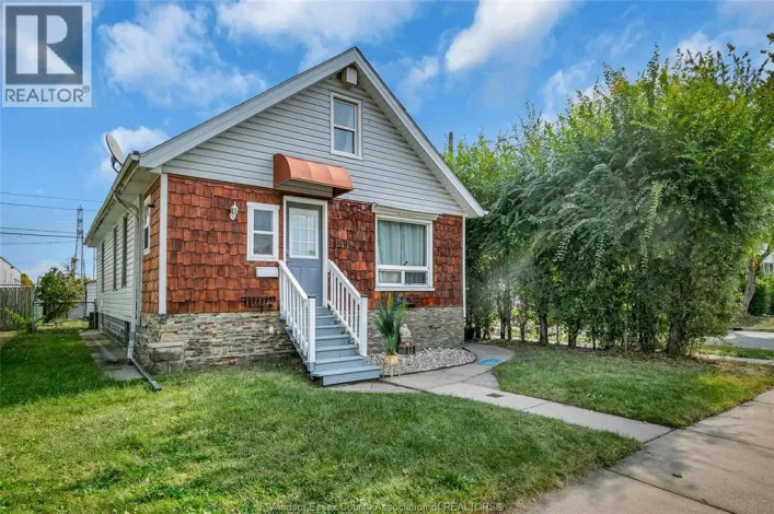 996 OAK AVENUE, Windsor