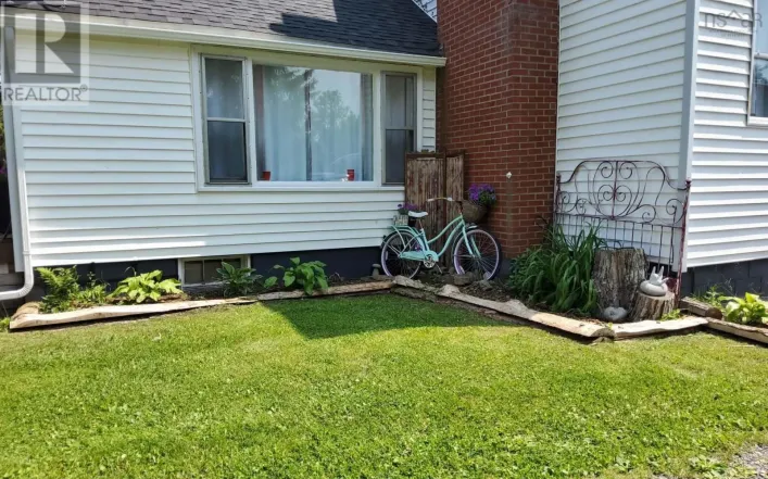 997 East River East Side Road, Glencoe