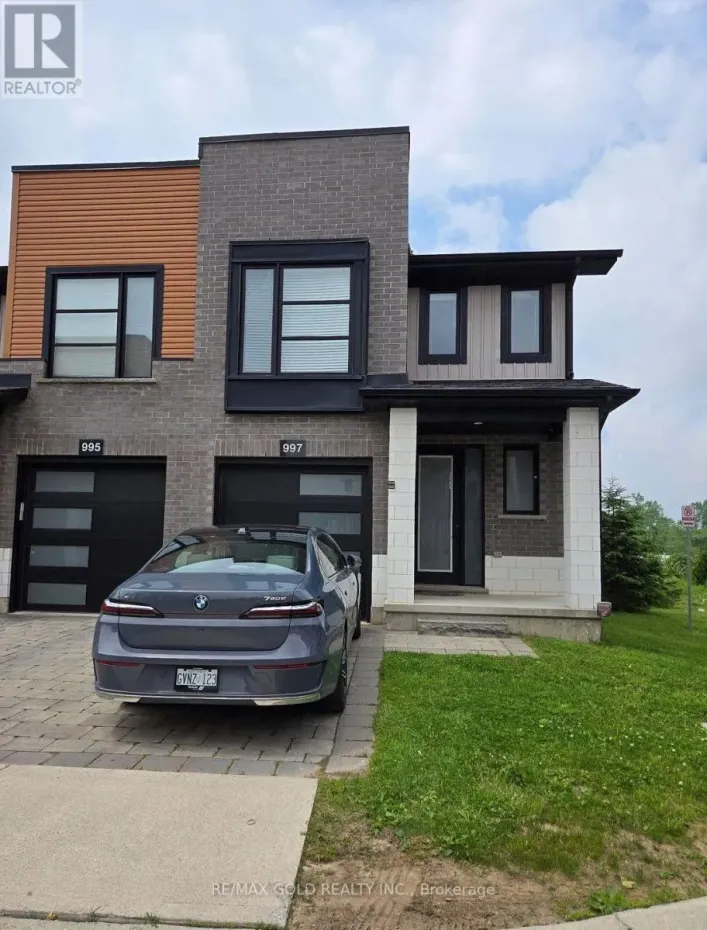 997 WEST VILLAGE SQUARE, London North