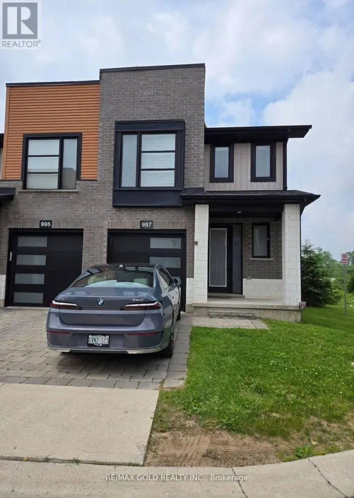 997 WEST VILLAGE SQUARE, London North