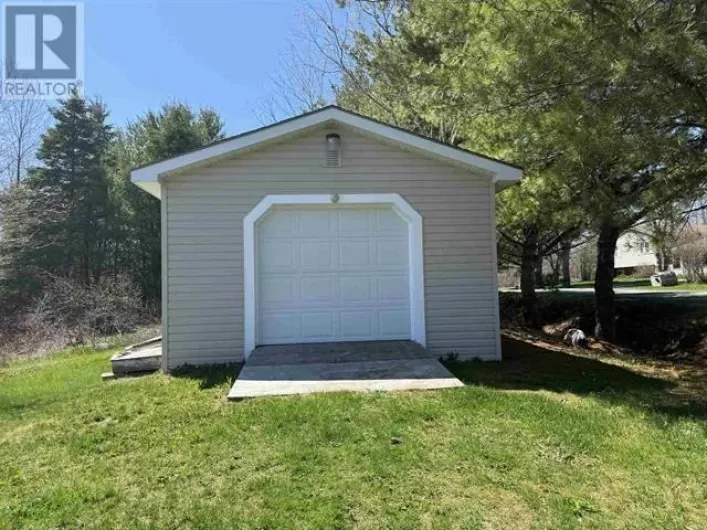 9a Chalet Crescent, Brooklyn