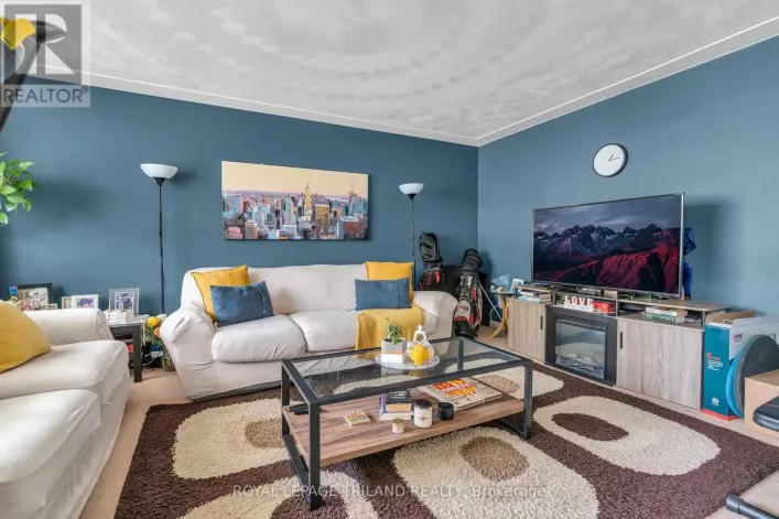 A - 195B CEDARVALE CRESCENT, Waterloo