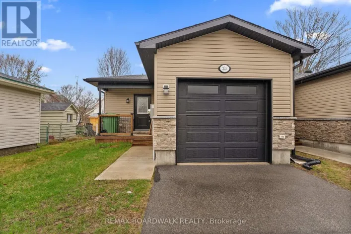 A - 32 DAVID STREET, Edwardsburgh/Cardinal