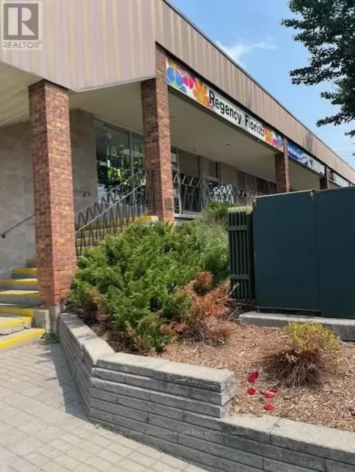 A - 600 OXFORD STREET E, London East