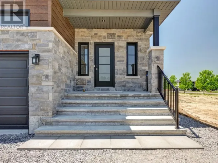 A - 906 CHABLIS CRESCENT, Russell