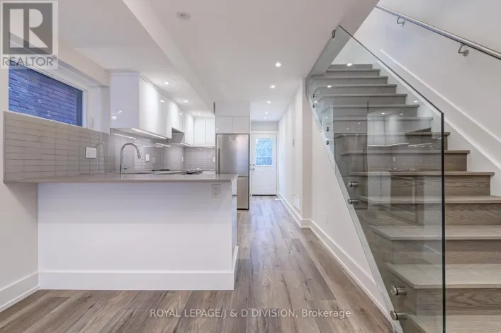 A - 924 BROADVIEW AVENUE, Toronto