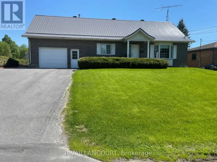 A & B - 46 WILLIAM STREET E, North Glengarry