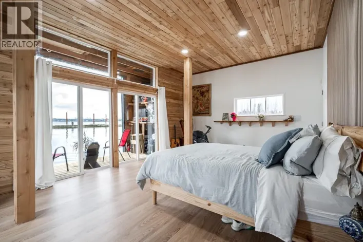 A24 415 ESPLANADE, North Vancouver