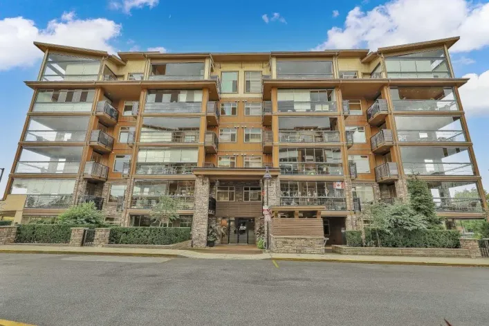 A303 20716 WILLOUGHBY TOWN CENTRE DRIVE, Langley