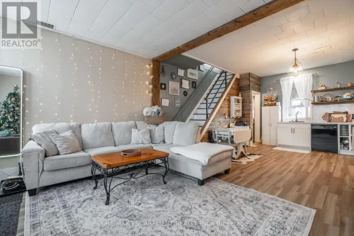 A&B - 18 KING STREET, Haldimand