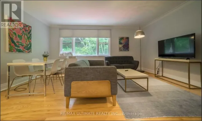 APT 8 - 230 SOUTH KINGSWAY, Toronto