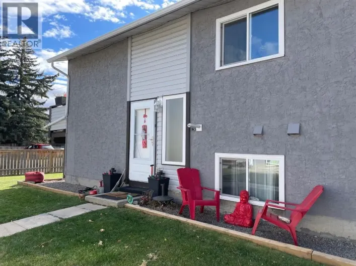 B, 100 Oak Avenue, Okotoks