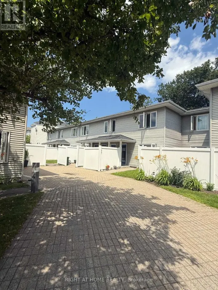 B - 1035 CUMMINGS AVENUE, Ottawa