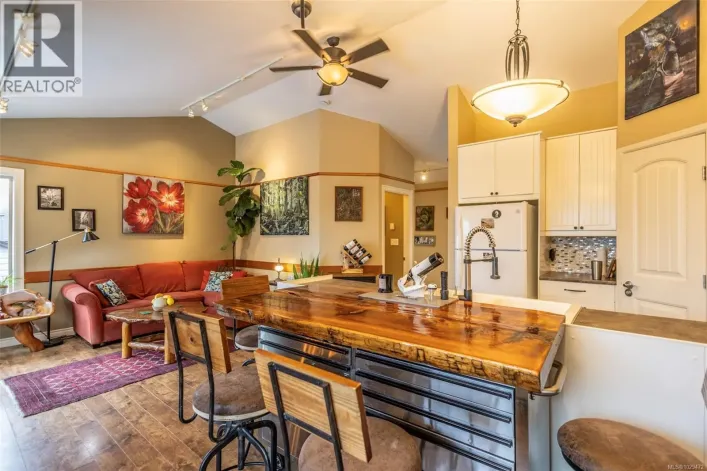 B 16990 Wickanninish Rd, Port Renfrew