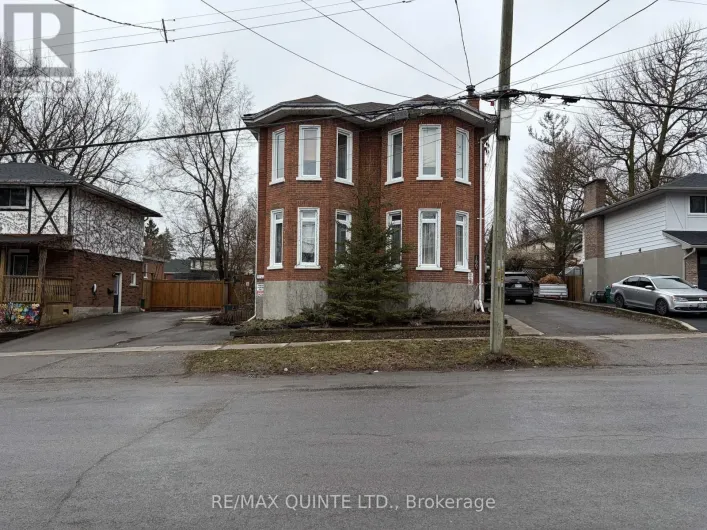 B - 186 ALBERT STREET, Belleville