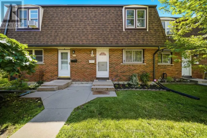 B - 19 PRINCE OF WALES DRIVE, Belleville