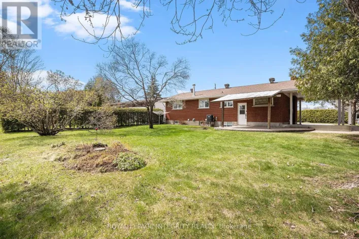 B - 19 SHERRY LANE, Ottawa